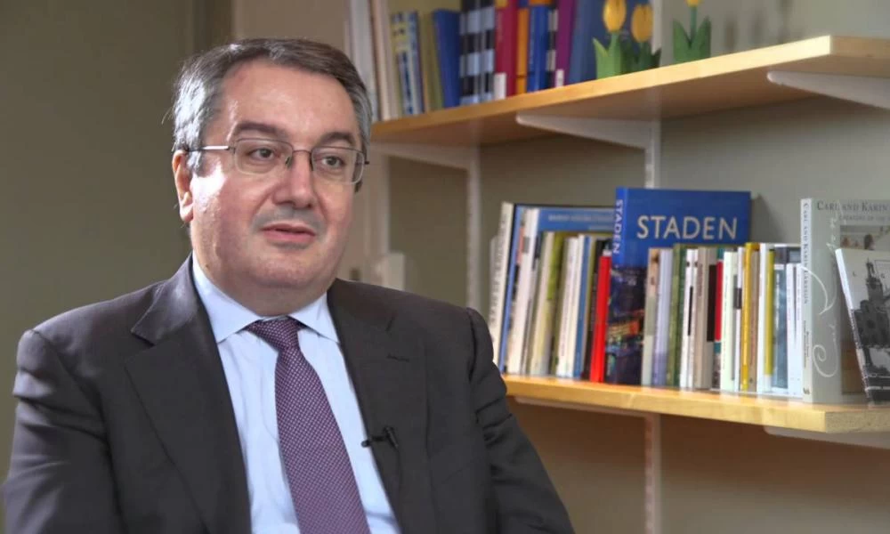 Μόσιαλος: Οι εξωτερικοί χώροι είναι ασφαλέστεροι ενάντια στον κορονοϊό